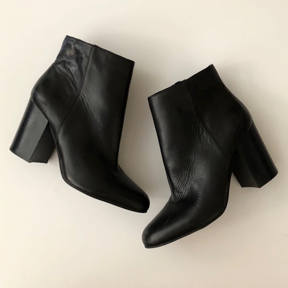 Vince Camuto Shoes - Vince Camuto Sabria Black Leather Heeled Boot